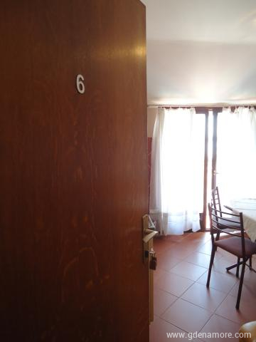 Ap.br. 6 u Vila M, privatni smeštaj u mestu Bijela, Crna Gora