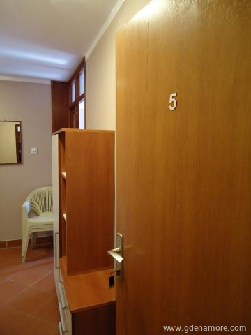 Ap.br. 5 u Vila M, privatni smeštaj u mestu Bijela, Crna Gora